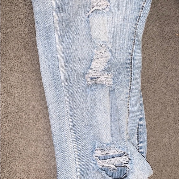 Distressed and ripped Aeropostale jeans - Picture 3 of 16